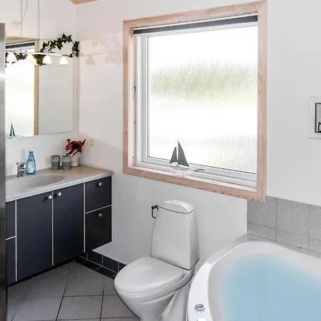 4 Bedroom Beautiful In Thisted Casa vacanze